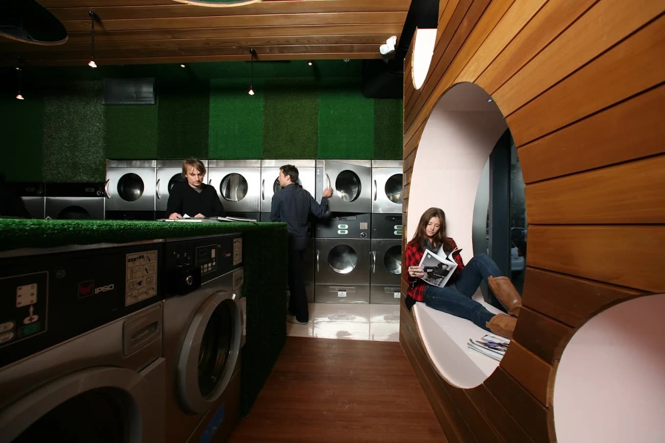 Sud's Laundrette — 3